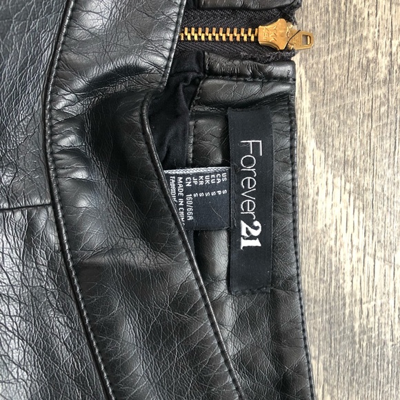 Forever 21 pleather shorts size small zip closure in back - Picture 2 of 4